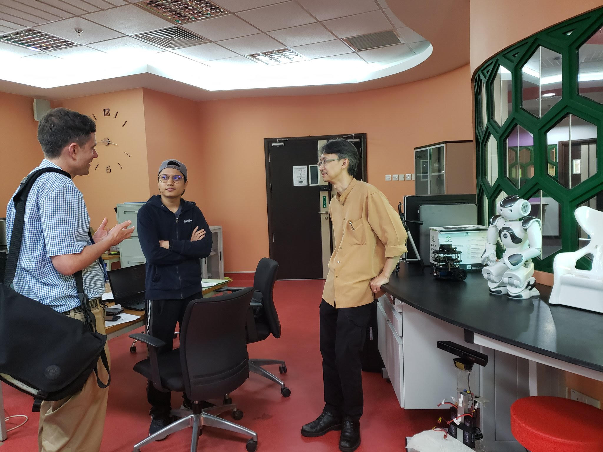 Robolab welcomed Prof Rolf and Dr Han